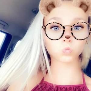 Meet your Posher, Alexis